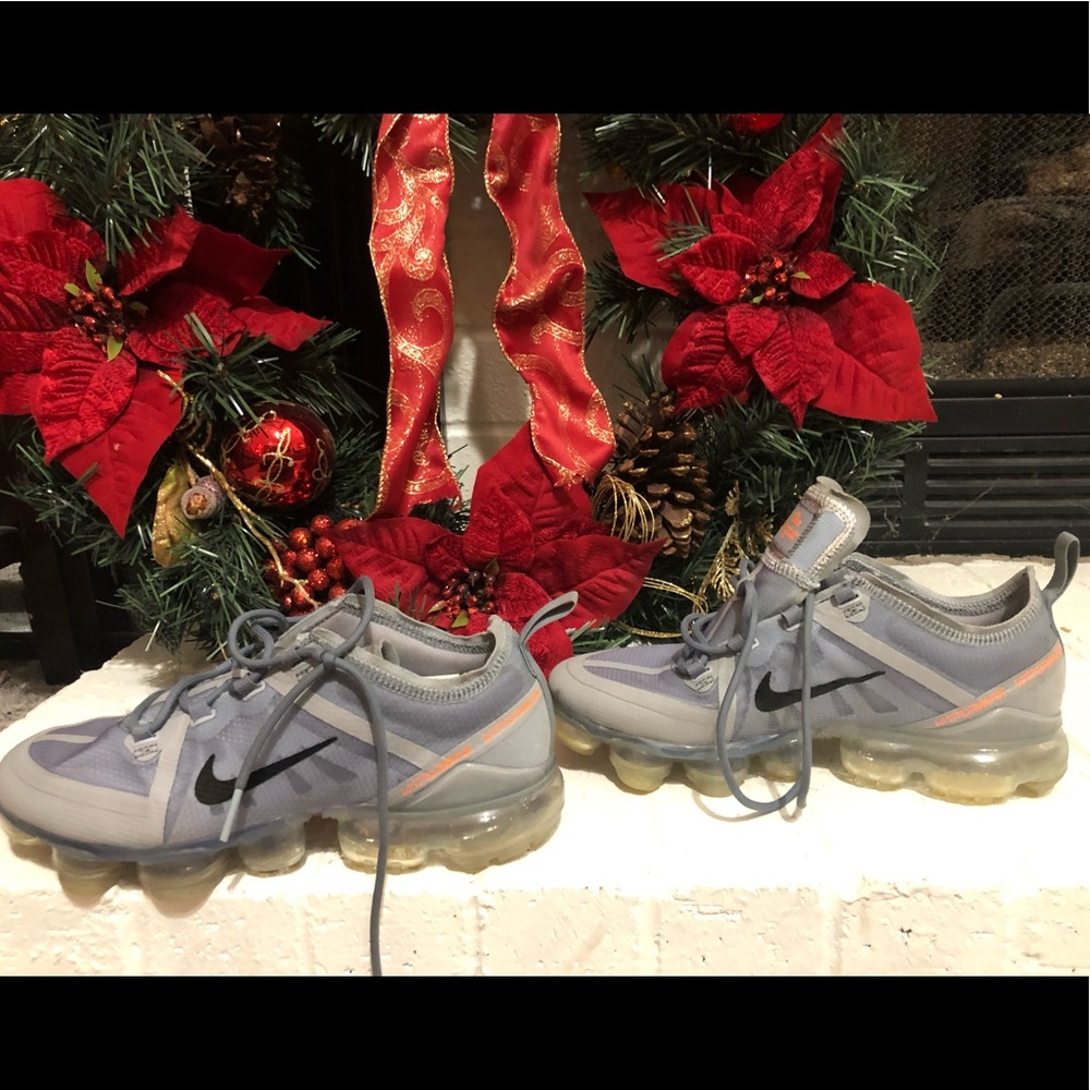 Youth Size 6 Nike Vapor Max trainers/running shoe